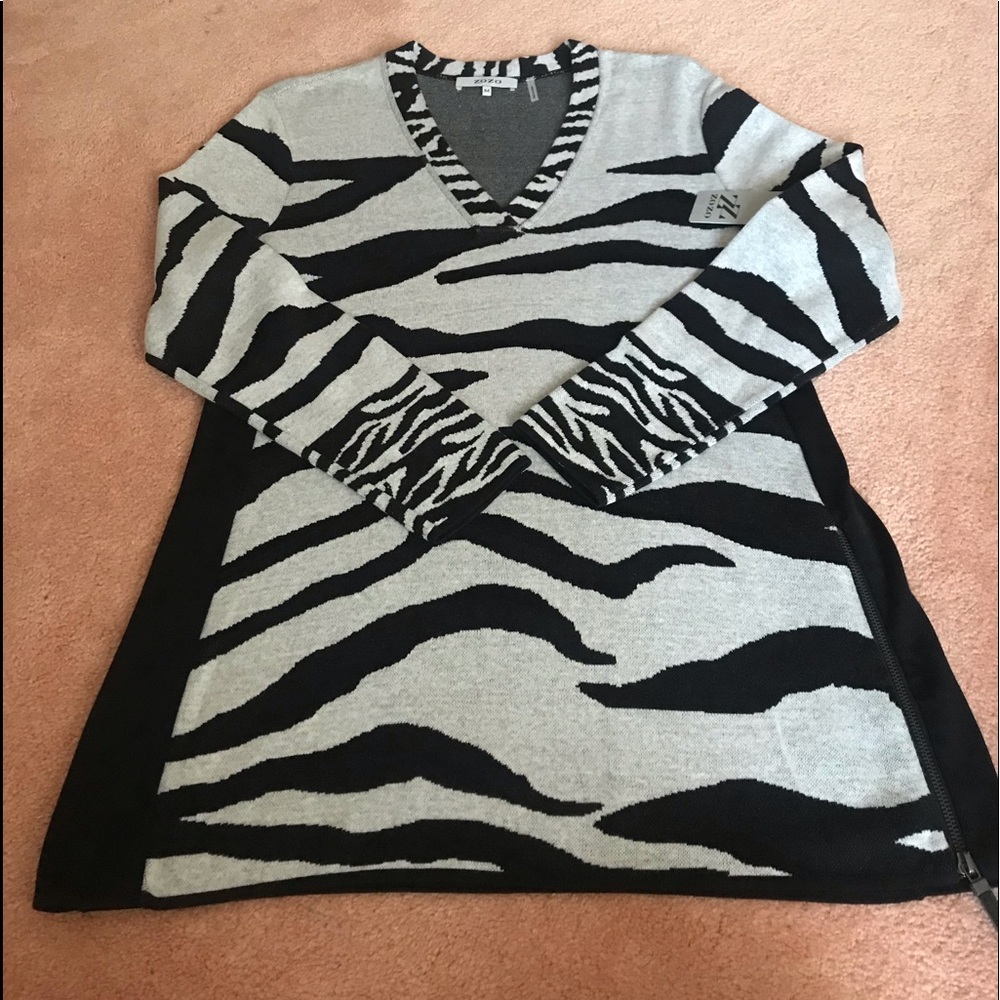 ZOZO beautiful black and gray sweater